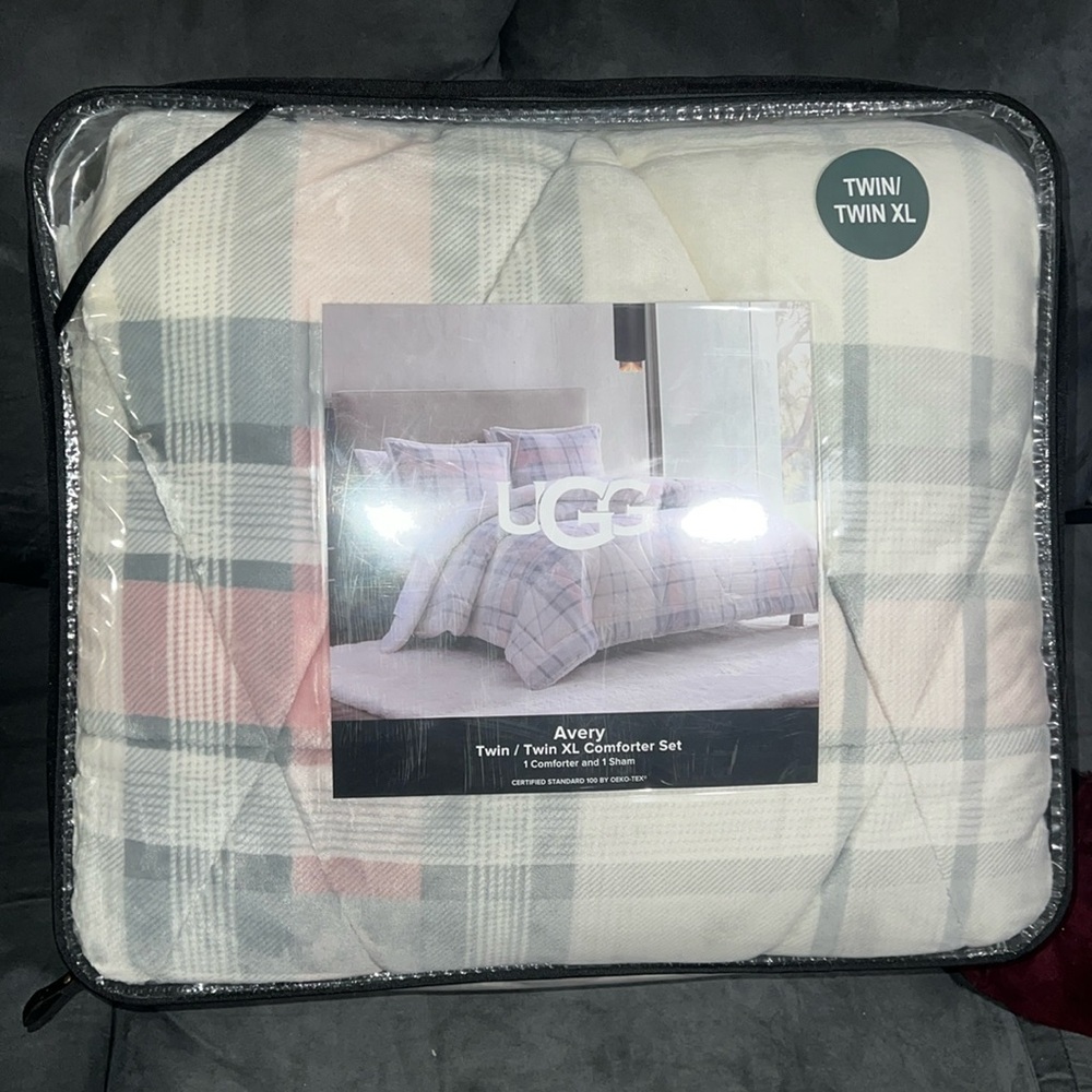 NEW UGG COMFORTER SET— TWIN/ TWIN XL